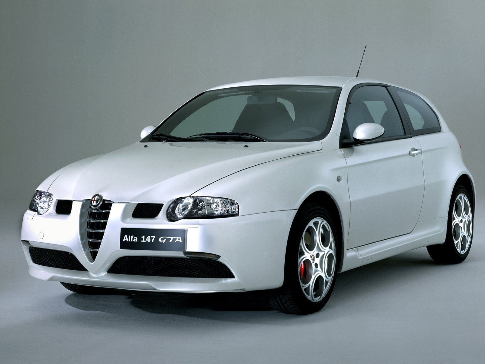 Alfa Romeo 147 GTA: 5 фото