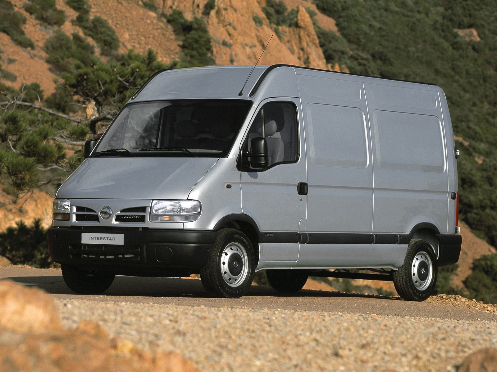 Nissan Interstar: 3 фото