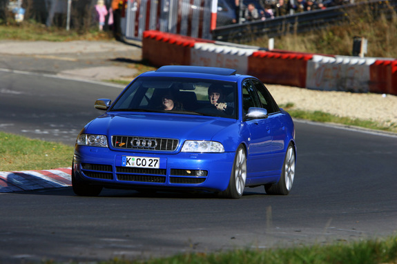 Audi S4 B5: 3 фото