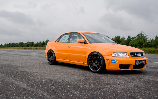 Audi S4 B5: 8 фото