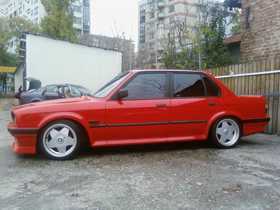 BMW 3-series E30: 4 фото