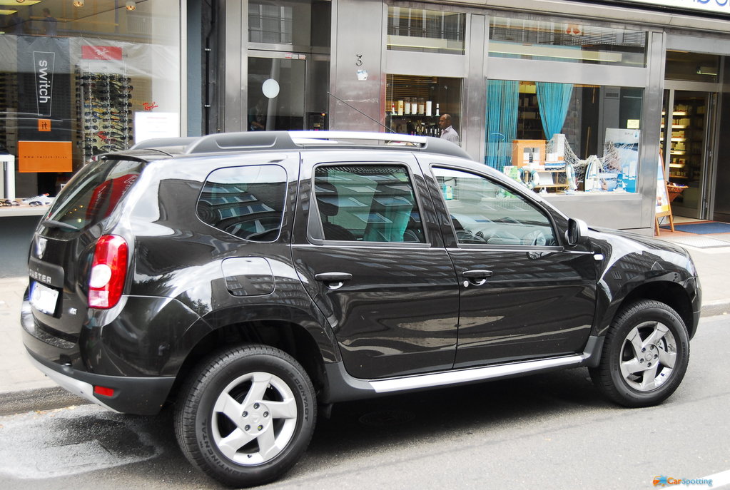 Dacia Duster: 4 фото