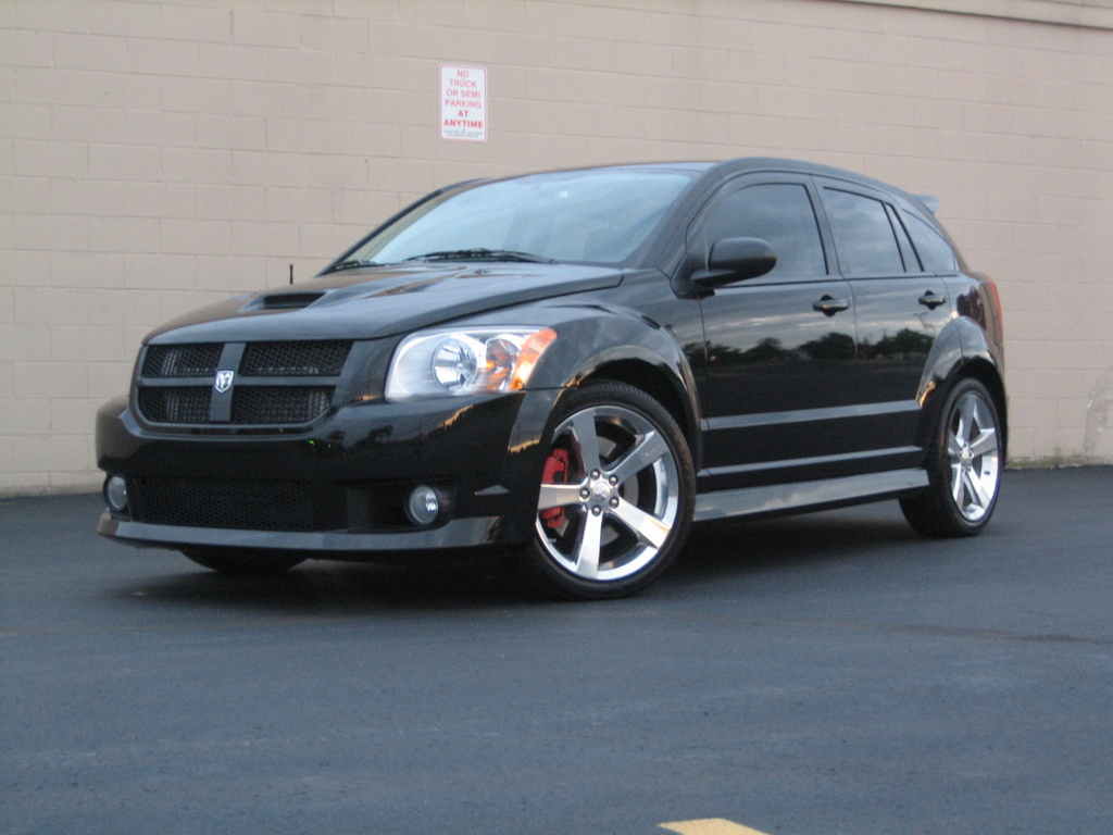 Dodge Caliber: 12 фото