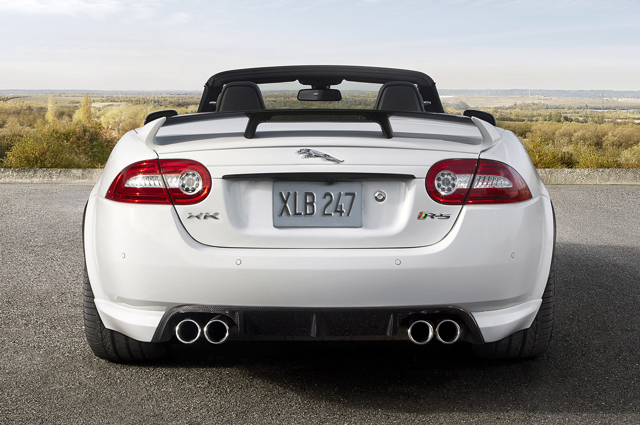 Jaguar XKR-S Convertible: 7 фото