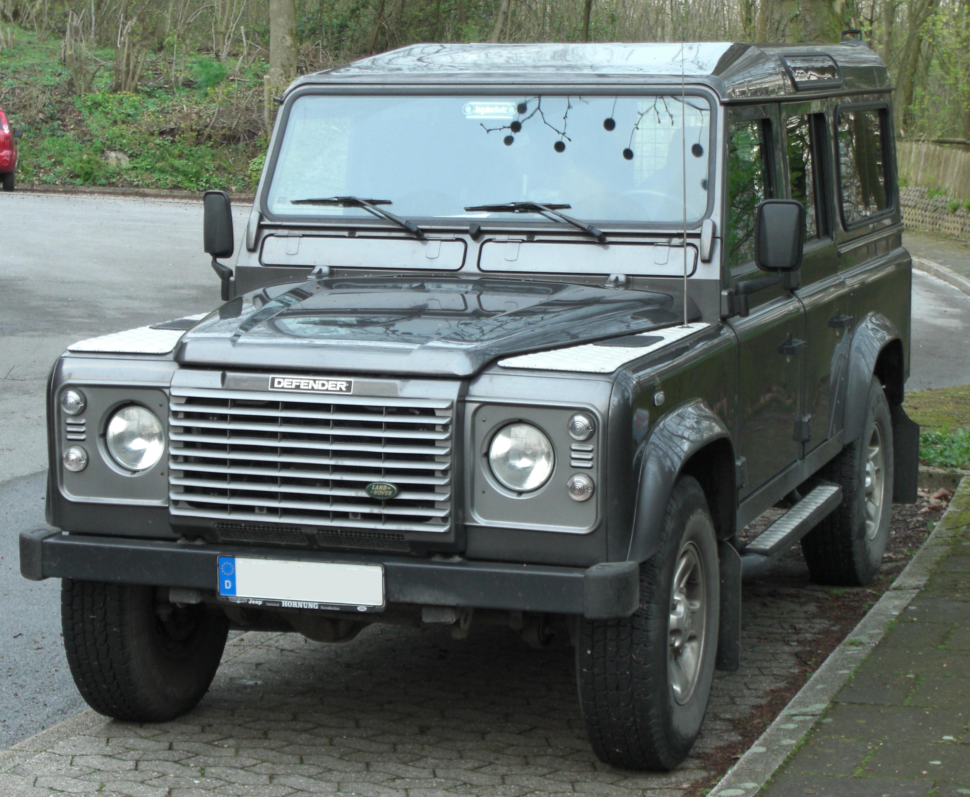 Land Rover Defender: 9 фото