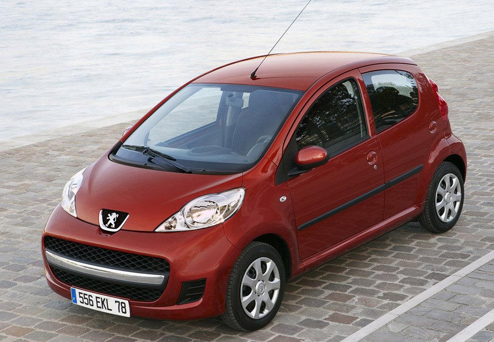 Peugeot 107 5dr: 6 фото