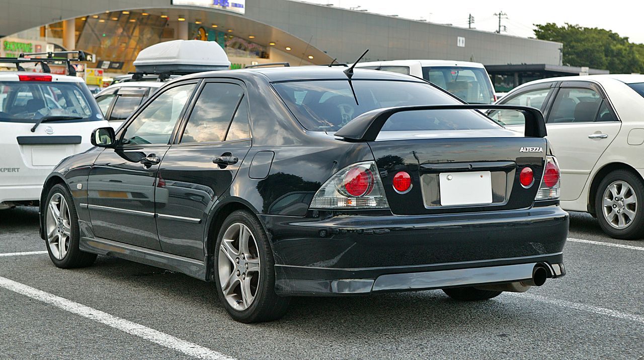 Toyota Altezza: 5 фото