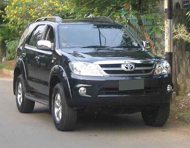 Toyota Fortuner: 2 фото