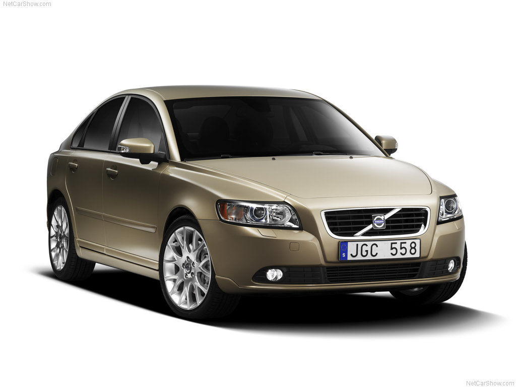 Volvo S40: 4 фото